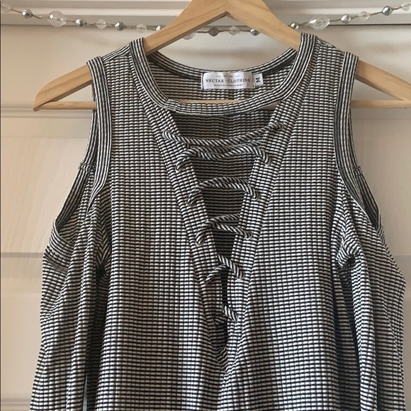 Striped top - Cold Shoulder - Picture 2 of 7